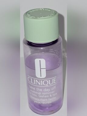 CLINIQUE TAKE THE DAY OFF